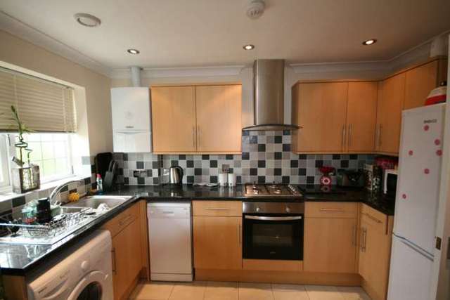  Image of 2 bedroom Maisonette to rent in Widmore Drive Hemel Hempstead Industrial Estate Hemel Hempstead HP2 at Widmore Drive Adeyfield Hemel Hempstead, HP2 5JL