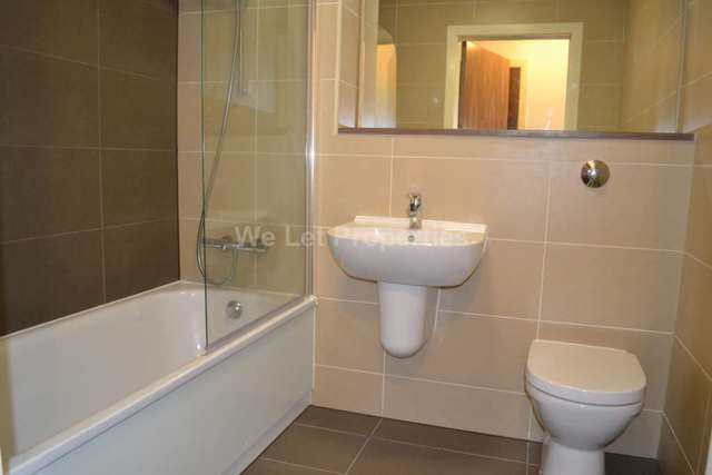  Image of 2 bedroom Apartment to rent in Sillavan Way Salford M3 at Sillavan Way  Salford, M3 6GA