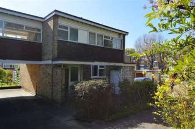  Image of 4 bedroom End of Terrace to rent in Alton Road London SW15 at Roehampton, SW15 4NS
