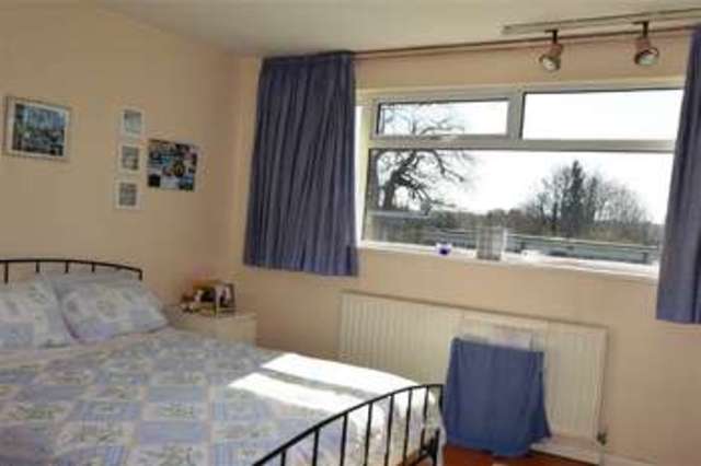  Image of 4 bedroom End of Terrace to rent in Alton Road London SW15 at Roehampton, SW15 4NS