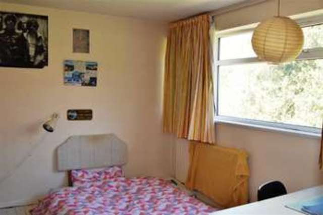  Image of 4 bedroom End of Terrace to rent in Alton Road London SW15 at Roehampton, SW15 4NS