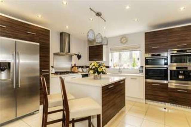  Image of 6 bedroom Detached house for sale in Amey Close Sutton Courtenay Abingdon OX14 at Sutton Courtenay Abingdon Drayton, OX14 4LW