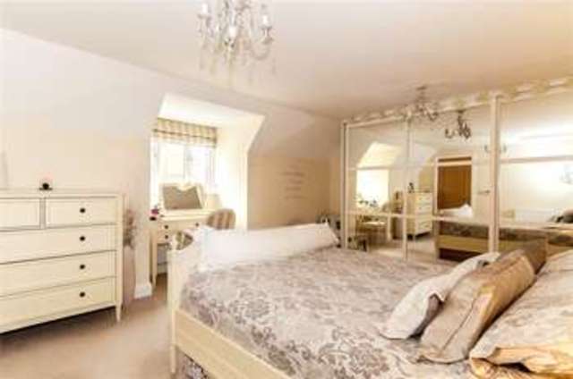  Image of 6 bedroom Detached house for sale in Amey Close Sutton Courtenay Abingdon OX14 at Sutton Courtenay Abingdon Drayton, OX14 4LW