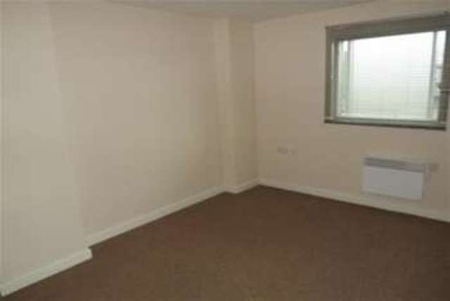 Image of 2 bedroom Flat to rent in Bramall Lane Sheffield S2 at Sheffield, S2 4RQ