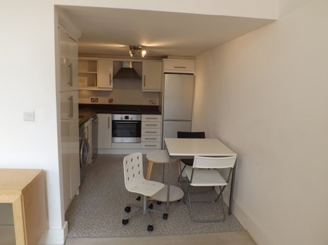  Image of 1 bedroom Flat to rent in Andersons Road Southampton SO14 at 90 Andersons Road Southampton Not specified, SO14 5FR