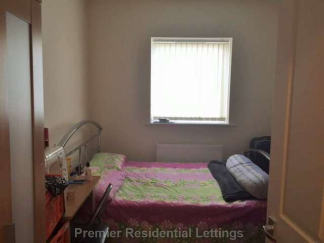  Image of 2 bedroom Apartment to rent in Cheetham Hill Road Manchester M8 at Cheetham Hill Road  Manchester, M8 0PW