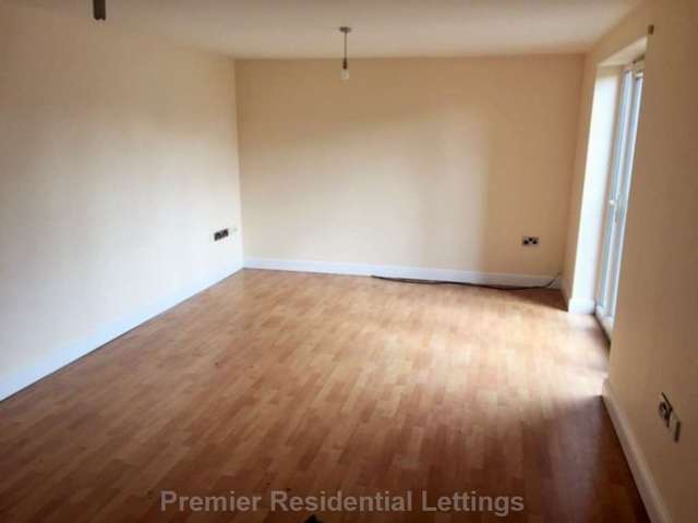  Image of 2 bedroom Apartment to rent in Cheetham Hill Road Manchester M8 at Cheetham Hill Road  Manchester, M8 0PW