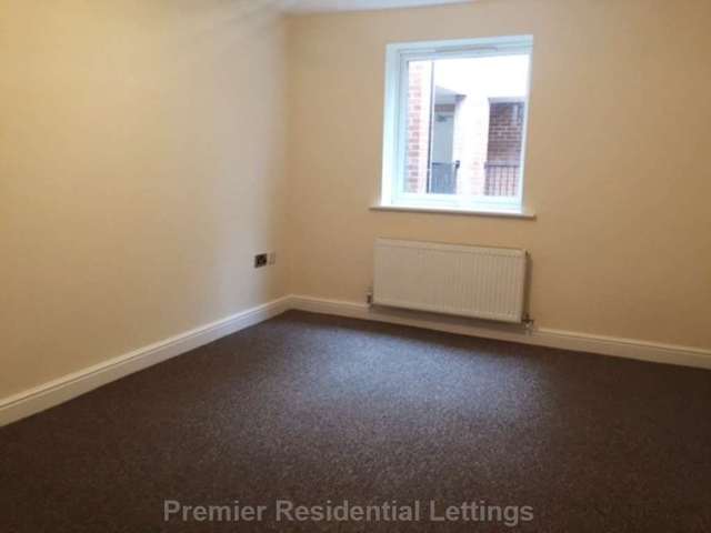  Image of 2 bedroom Apartment to rent in Cheetham Hill Road Manchester M8 at Cheetham Hill Road  Manchester, M8 0PW