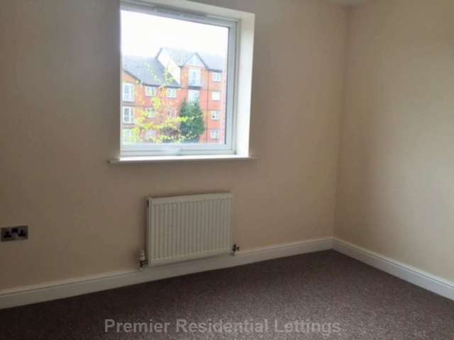  Image of 2 bedroom Apartment to rent in Cheetham Hill Road Manchester M8 at Cheetham Hill Road  Manchester, M8 0PW