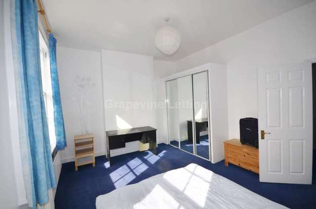  Image of 4 bedroom Detached house to rent in Appach Road London SW2 at Appach Road Brixton London, SW2 2LE