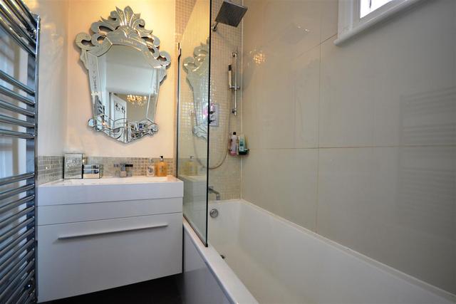  Image of 3 bedroom Property to rent in Archway Road London N6 at Highgate, N6 5AU