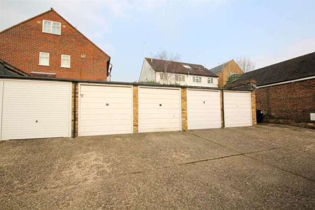  Image of 2 bedroom Mews for sale in Armstrong Place Hemel Hempstead HP1 at Armstrong Place  Hemel Hempstead, HP1 3AN