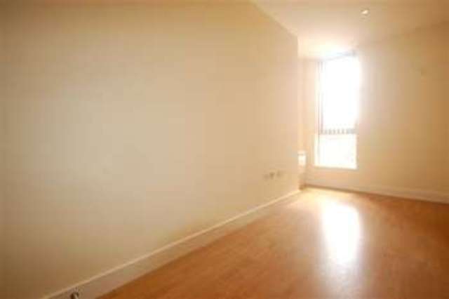  Image of 2 bedroom Apartment to rent in Arthur Road London SW19 at Wimbledon Park, SW19 8AQ