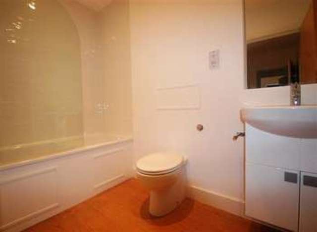  Image of 2 bedroom Apartment to rent in Arthur Road London SW19 at Wimbledon Park, SW19 8AQ