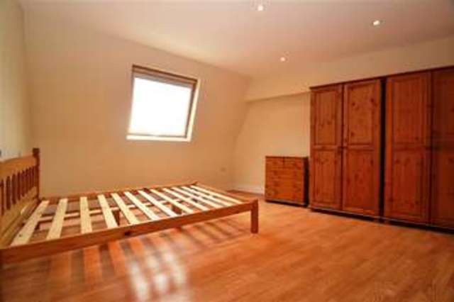  Image of 2 bedroom Apartment to rent in Arthur Road London SW19 at Wimbledon Park, SW19 8AB