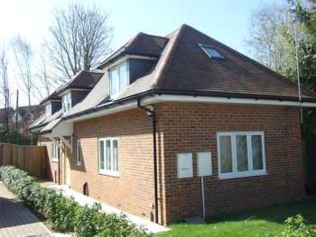  Image of 3 bedroom Detached house to rent in Ashley Road Reading RG1 at Reading Berkshire Reading, RG1 6HT