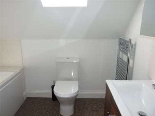  Image of 3 bedroom Detached house to rent in Ashley Road Reading RG1 at Reading Berkshire Reading, RG1 6HT