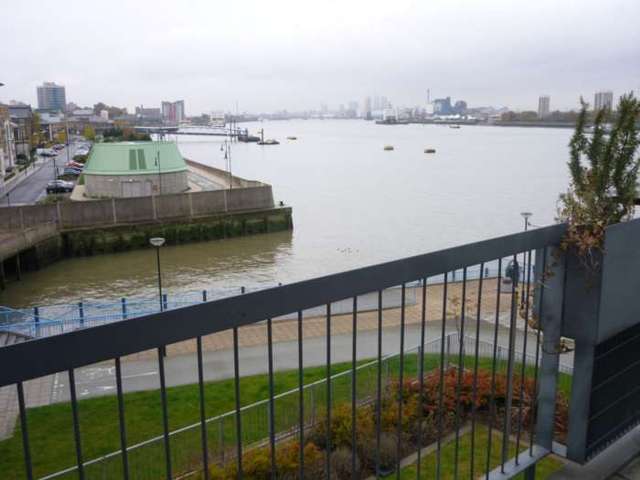  Image of 2 bedroom Apartment to rent in Erebus Drive London SE28 at Erebus Drive, Royal Artillery Quays  London, SE28 0GL