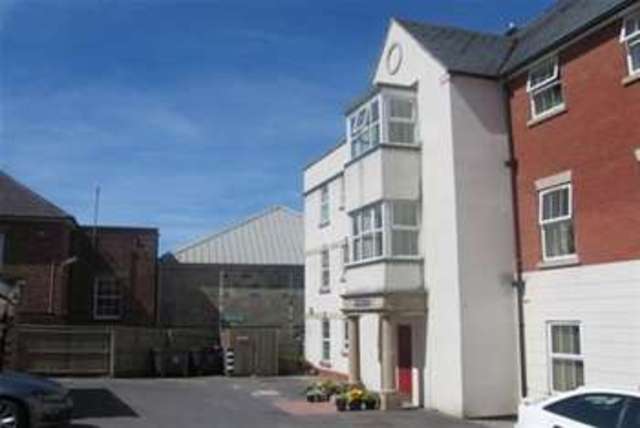  Image of 2 bedroom Flat to rent in West Street Axminster EX13 at Axminster, EX13 5NE