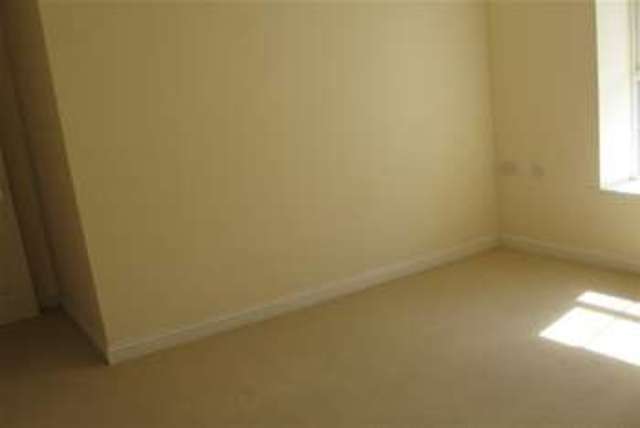  Image of 2 bedroom Flat to rent in West Street Axminster EX13 at Axminster, EX13 5NE
