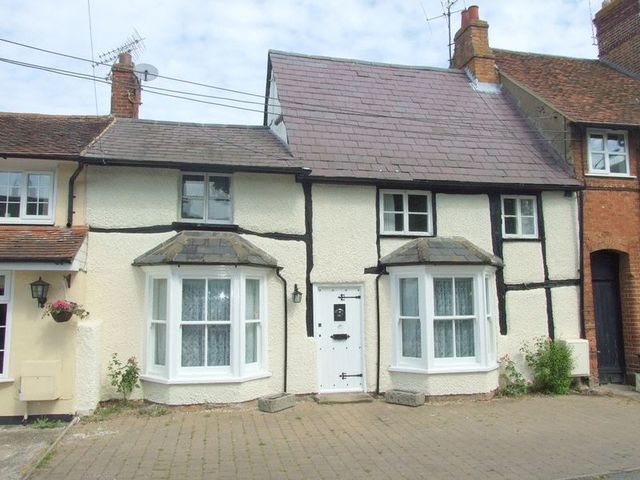  Image of 2 bedroom Cottage for sale in Aylesbury Road Bierton Aylesbury HP22 at Aylesbury Road Bierton Aylesbury, HP22 5DL