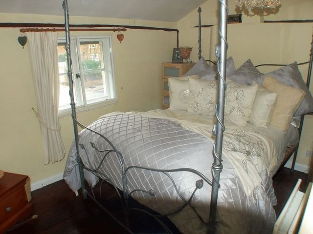  Image of 2 bedroom Cottage for sale in Aylesbury Road Bierton Aylesbury HP22 at Aylesbury Road Bierton Aylesbury, HP22 5DL