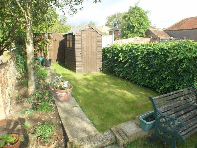  Image of 2 bedroom Cottage for sale in Aylesbury Road Bierton Aylesbury HP22 at Aylesbury Road Bierton Aylesbury, HP22 5DL