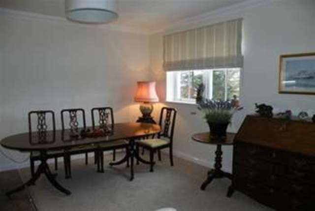  Image of 2 bedroom Maisonette to rent in Baring Road Cowes PO31 at Cowes, PO31 8DS