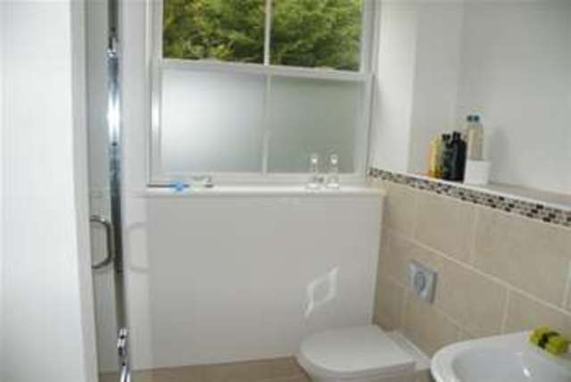  Image of 2 bedroom Maisonette to rent in Baring Road Cowes PO31 at Cowes, PO31 8DS