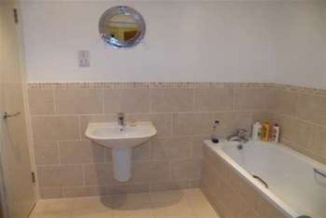  Image of 2 bedroom Maisonette to rent in Baring Road Cowes PO31 at Cowes, PO31 8DS