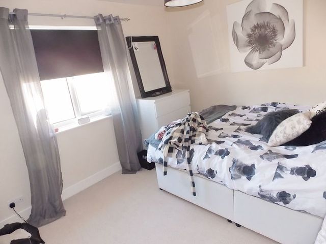 Image of 2 bedroom Flat for sale in Barleycroft Road Portland DT5 at Barleycroft Road  Portland, DT5 2JE