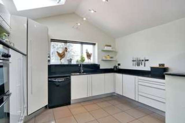  Image of 4 bedroom Detached house for sale in Low Road Barrowby Grantham NG32 at Low Road Barrowby Grantham, NG32 1DJ