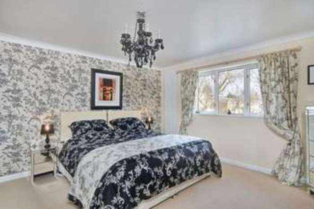  Image of 4 bedroom Detached house for sale in Low Road Barrowby Grantham NG32 at Low Road Barrowby Grantham, NG32 1DJ
