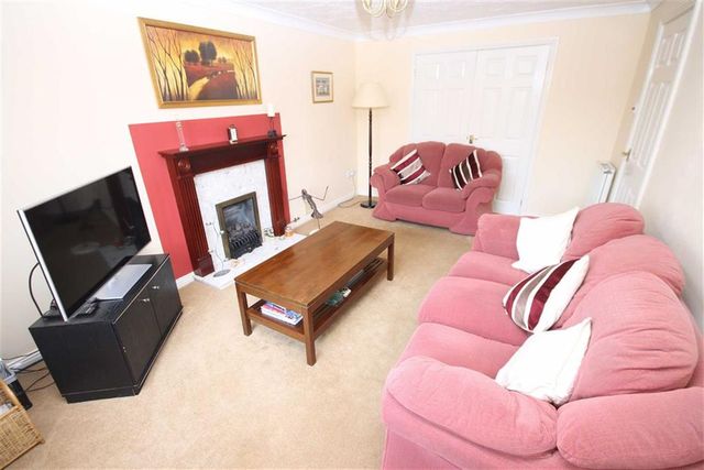  Image of 4 bedroom Property for sale in Beech Drive Peatmoor Swindon SN5 at Beech Drive Common Platt Common Platt, SN5 5DQ