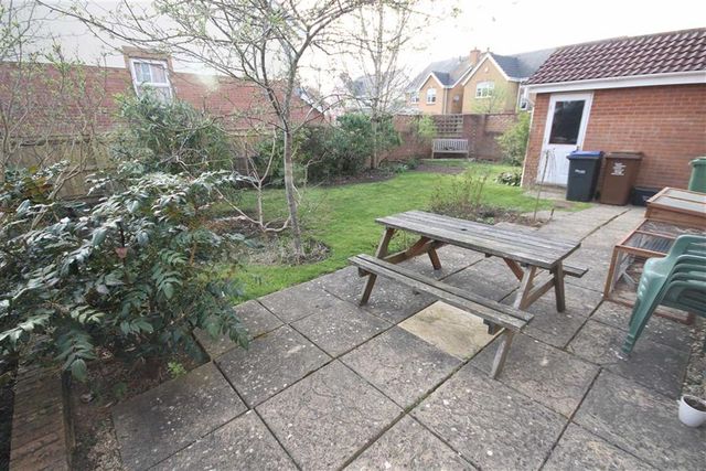  Image of 4 bedroom Property for sale in Beech Drive Peatmoor Swindon SN5 at Beech Drive Common Platt Common Platt, SN5 5DQ