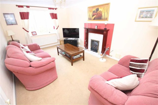  Image of 4 bedroom Property for sale in Beech Drive Peatmoor Swindon SN5 at Beech Drive Common Platt Common Platt, SN5 5DQ