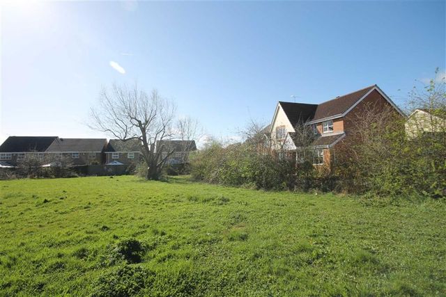  Image of 4 bedroom Property for sale in Beech Drive Peatmoor Swindon SN5 at Beech Drive Common Platt Common Platt, SN5 5DQ