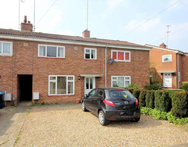  Image of 3 bedroom Detached house for sale in Beechfield Road Hemel Hempstead HP1 at Beechfield Road Boxmoor Hemel Hempstead, HP1 1NZ