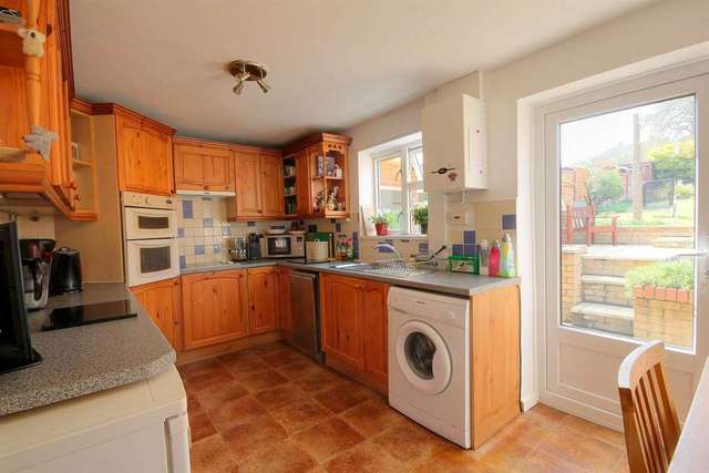  Image of 3 bedroom Detached house for sale in Beechfield Road Hemel Hempstead HP1 at Beechfield Road Boxmoor Hemel Hempstead, HP1 1NZ