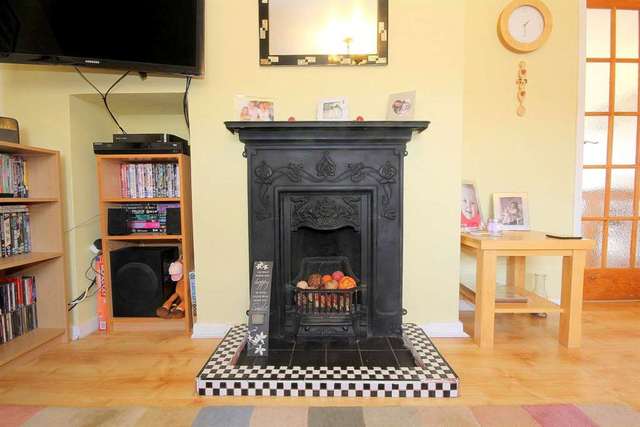  Image of 3 bedroom Detached house for sale in Beechfield Road Hemel Hempstead HP1 at Beechfield Road Boxmoor Hemel Hempstead, HP1 1NZ