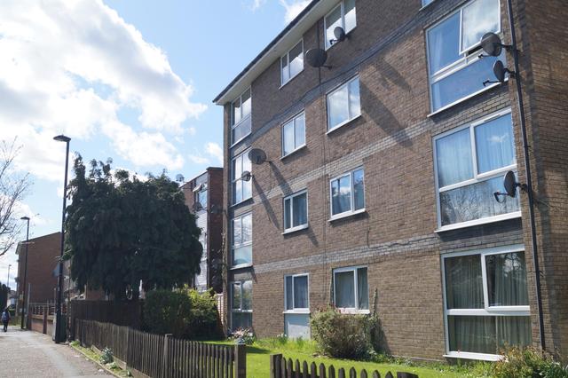  Image of 2 bedroom Ground Flat for sale in Dormers Wells Lane Southall UB1 at 5 Dormers Wells Lane Southall Southall, UB1 3HT