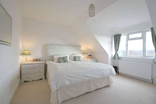  Image of 4 bedroom Detached house to rent in Haw Lane Bledlow Ridge High Wycombe HP14 at Haw Lane Bledlow Ridge High Wycombe, HP14 4JH
