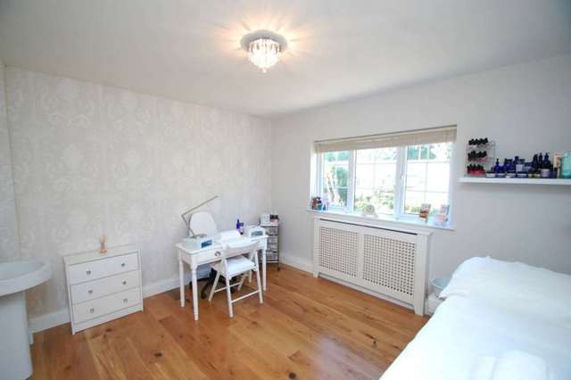  Image of 4 bedroom Detached house to rent in Haw Lane Bledlow Ridge High Wycombe HP14 at Haw Lane Bledlow Ridge High Wycombe, HP14 4JH
