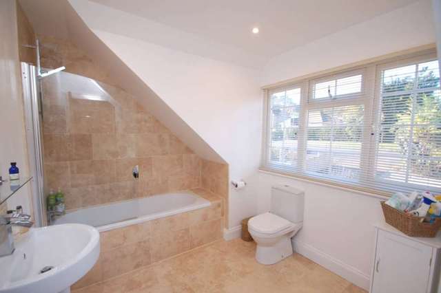  Image of 4 bedroom Detached house to rent in Haw Lane Bledlow Ridge High Wycombe HP14 at Haw Lane Bledlow Ridge High Wycombe, HP14 4JH