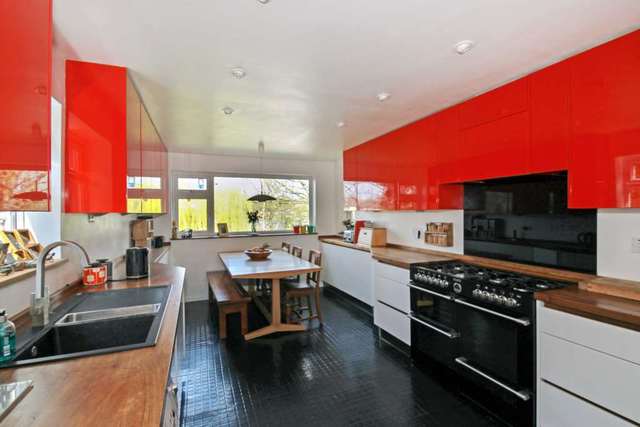  Image of 5 bedroom Detached house for sale in Brookfield Close Tring HP23 at Brookfield Close  Tring, HP23 4ED
