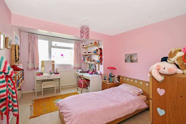  Image of 5 bedroom Detached house for sale in Brookfield Close Tring HP23 at Brookfield Close  Tring, HP23 4ED