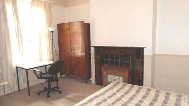  Image of 5 bedroom Terraced house for sale in Broomfield Crescent Headingley Leeds LS6 at Broomfield Crescent Headingley Leeds, LS6 3DD