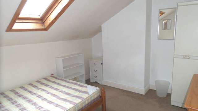  Image of 5 bedroom Terraced house for sale in Broomfield Crescent Headingley Leeds LS6 at Broomfield Crescent Headingley Leeds, LS6 3DD