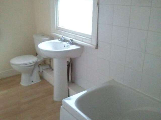  Image of 5 bedroom Terraced house for sale in Broomfield Crescent Headingley Leeds LS6 at Broomfield Crescent Headingley Leeds, LS6 3DD