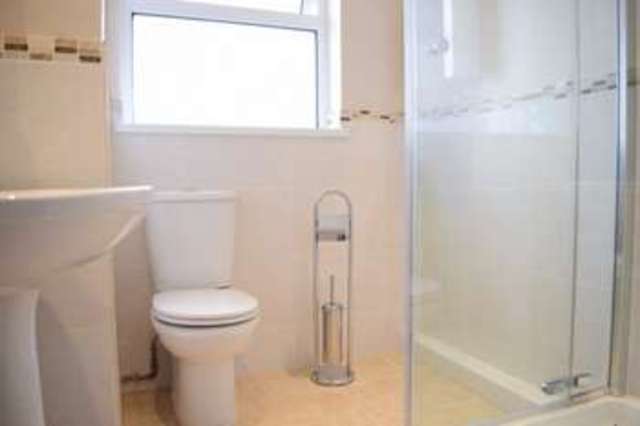  Image of 2 bedroom Bungalow to rent in Brunswick Gardens Ilford IG6 at Hainault Essex Ilford, IG6 2QU